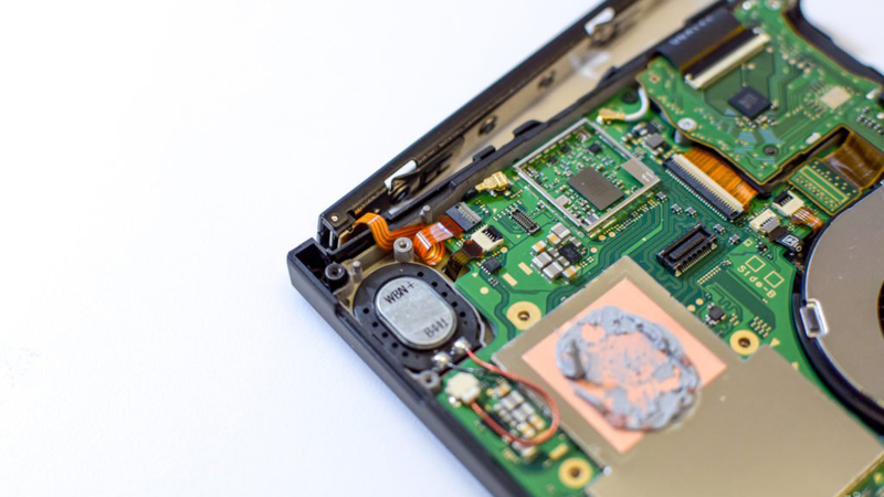 Illustration for article titled Here's What’s Actually Going on Inside Your Nintendo Switch